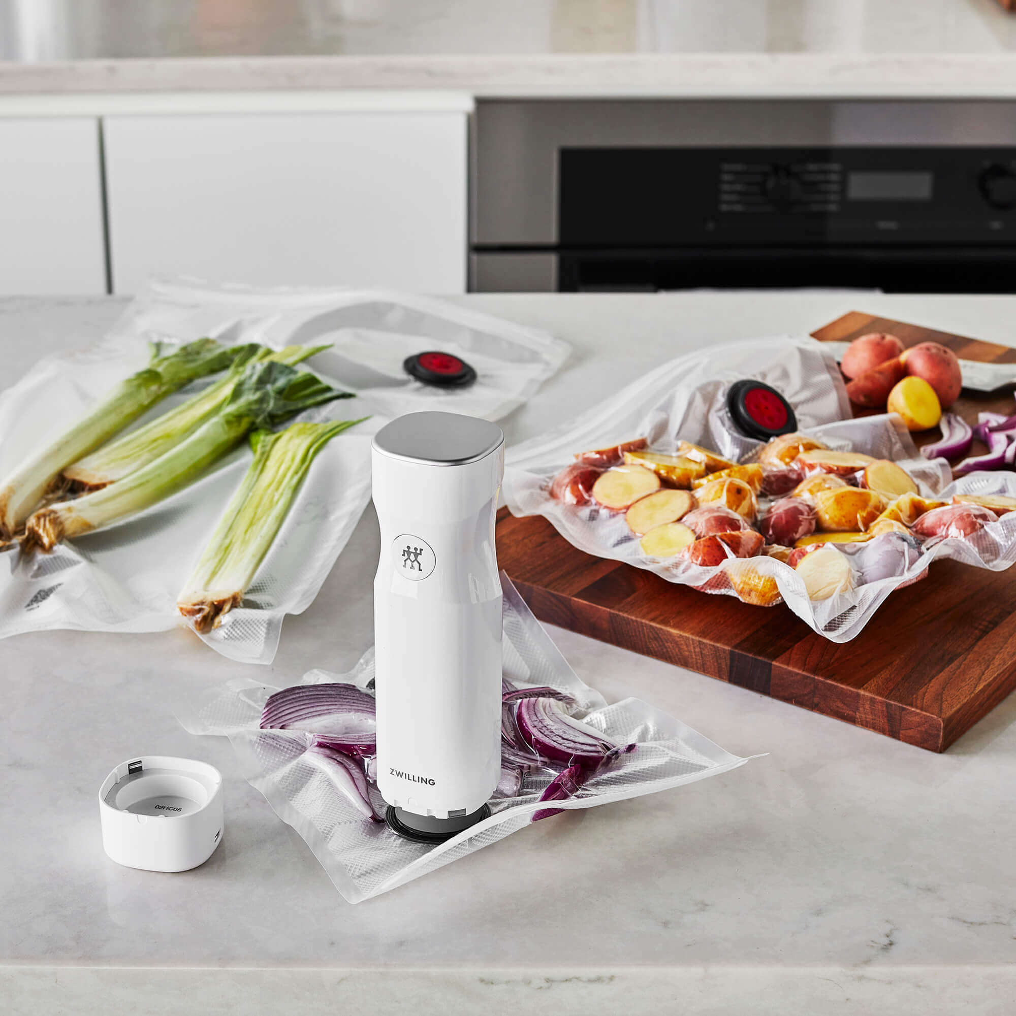 Zwilling Fresh & Save 30-Piece Small Vacuum Sealer Bags, 1/2 Gallon Reusable Snack Bags, Meal Prep - Image 4
